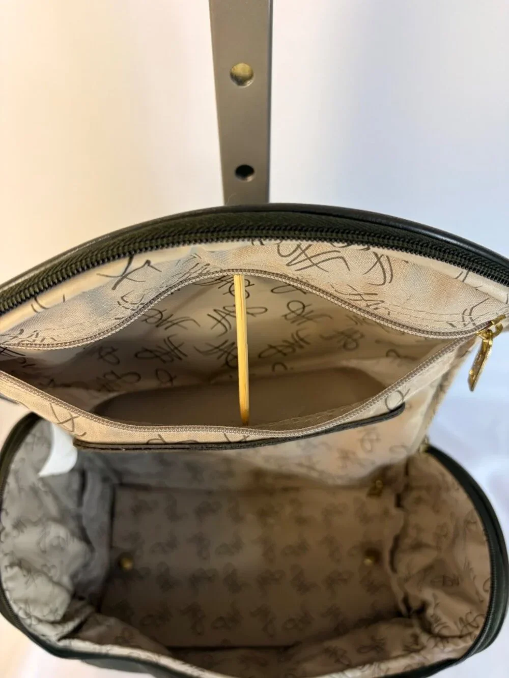 Diane Von Furstenberg DVF Black Canvas Travel Bag Toiletry Cosmetic Case Gold Lo